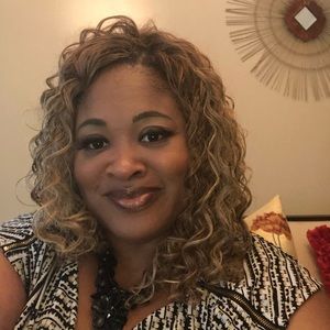 Meet your Posher, Dee